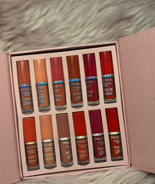 Open Mocallure lipstick set displaying 12 matte and gloss lipsticks in nude, brown, and red shades.