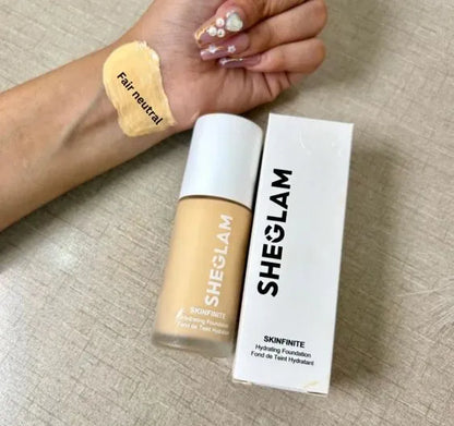 Foundation plus primer Skinfinite for long wear and glow