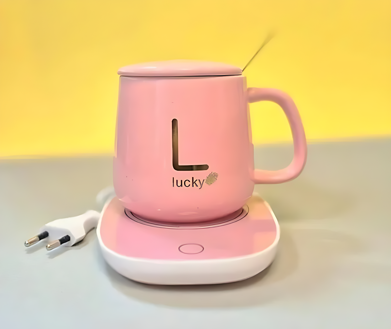 Electric coffee mug warmer keeps ceramic cup drinks hot at 55°C