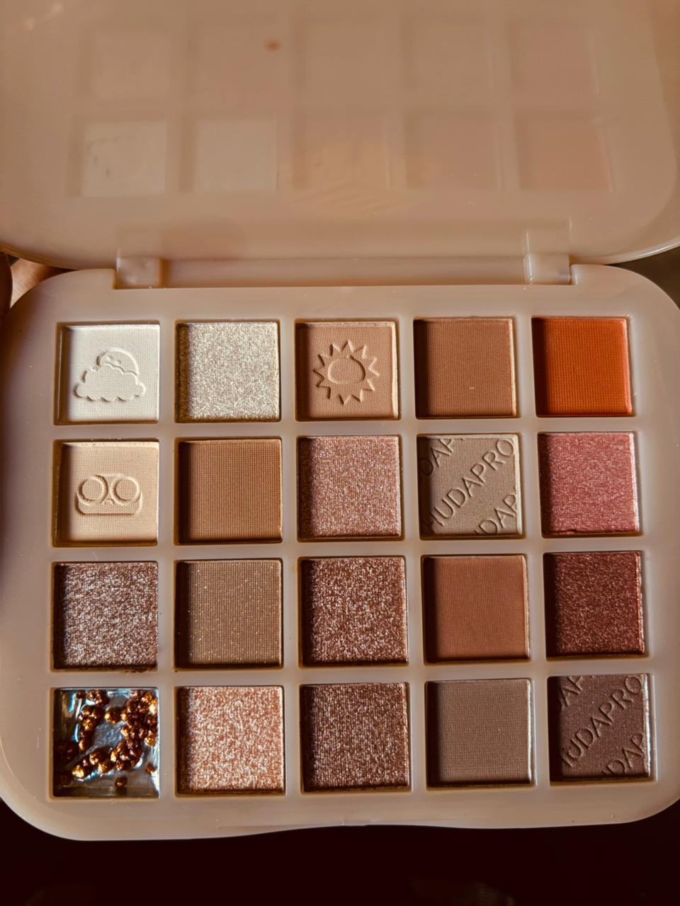 “Huda Pro 18-color eyeshadow palette – shimmer, matte, and glitter shades for day and night makeup looks